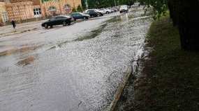 Сильный дождь вновь затопил дороги в Нижнекамске