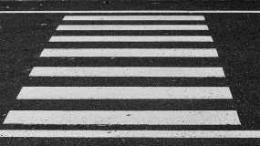 В Татарстане 45-летняя женщина попала под колёса машины на пешеходном переходе - НТР 24