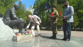Нижнекамцы в День пограничника возложили цветы к памятнику воинам-интернационалистам