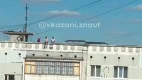 В Казани сняли играющих на крыше девятиэтажки детей — прокуратура начала проверку