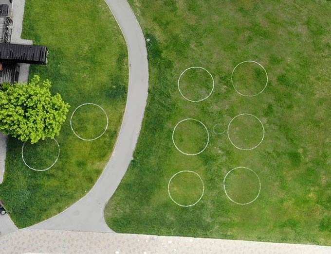 В Татарстане на лужайках парков появились необычные круги