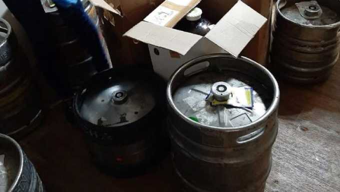 В Нижнекамске после сообщения местного жителя из магазина изъяли 152 л пива без документов