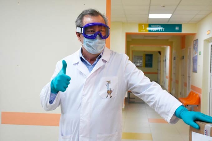 Для детской больницы Нижнекамска закупили маски, респираторы и спецкостюмы