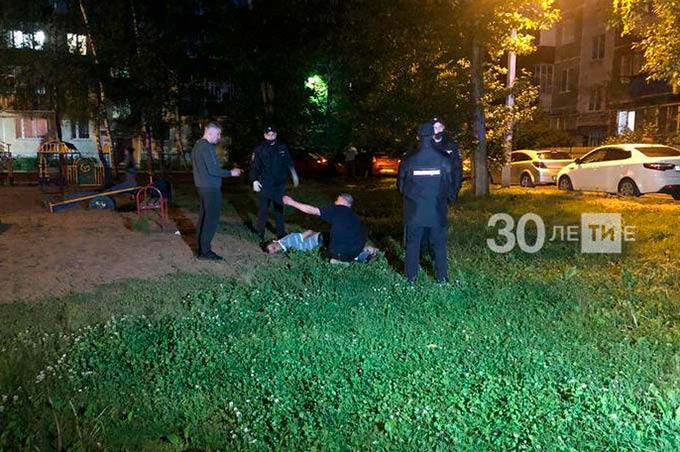 Чтобы успокоить дебошира в Казани, полицейскому пришлось выстрелить ему в ногу