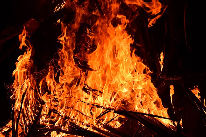 Житель Татарстана решил убить пенсионерку и поджёг её дом