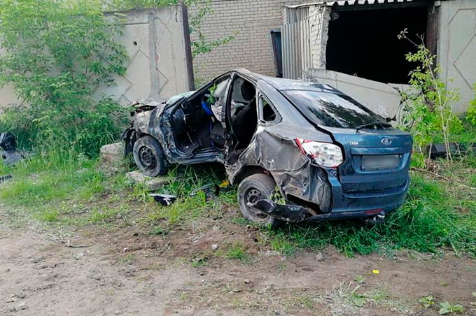 В Татарстане водитель не справился с управлением и врезался в железобетонный забор