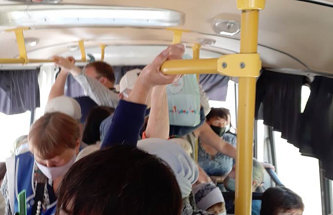 «Знаете, чем пахнет?»: пассажиры негодует из-за переполненных автобусов в Нижнекамске