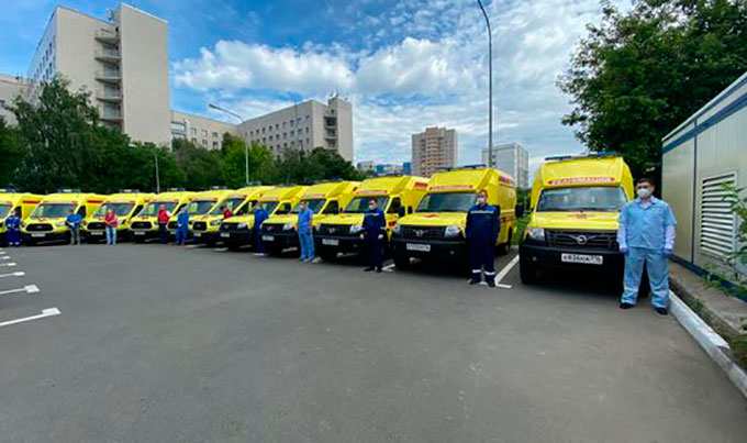 Президент Татарстана вручил ключи от новых машин «скорой помощи»