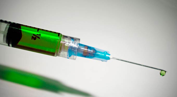 Новая вакцина поможет защитить человека от коронавируса на 2 года