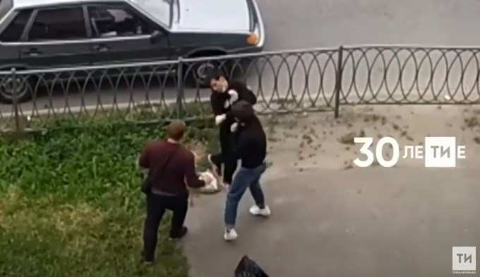 Казанца избили средь бела дня, инцидент попал на видео