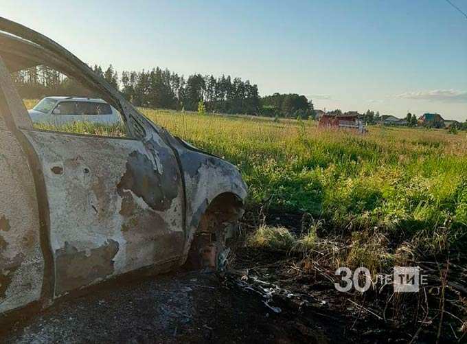 В Нижнекамском районе выгорела до основания иномарка