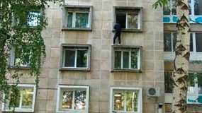 В Татарстане участковый спас мужчину, который собирался спрыгнуть с четвёртого этажа - НТР 24