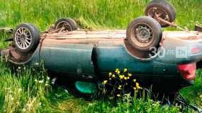 Автоледи пострадала в перевернувшейся машине в Татарстане