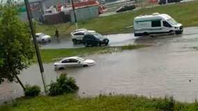 В Нижнекамске после ливня затопило дороги