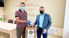 Водители и кондукторы в Нижнекамске получили многоразовые защитные маски