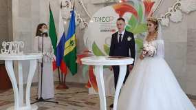 В День России в Нижнекамске поженились 15 пар