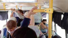 «Знаете, чем пахнет?»: пассажиры негодует из-за переполненных автобусов в Нижнекамске