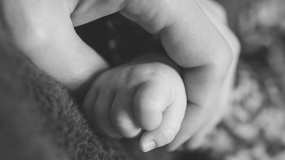 Полицейские обнаружили в квартире 5 плачущих новорожденных - НТР 24