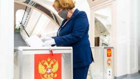 Председатель Общественной палаты РТ Зиля Валеева проголосовали по поправкам в Конституцию - НТР 24