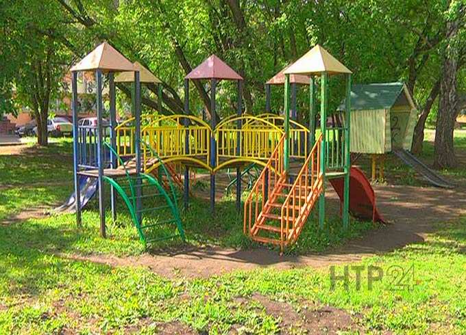 Девочка получила серьезные травмы на детской площадке в Татарстане, возбуждено дело