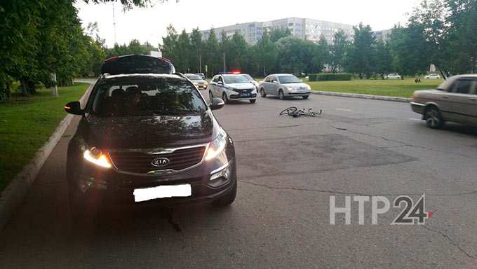 В Нижнекамске у велосипеда оторвало колесо после столкновения с иномаркой
