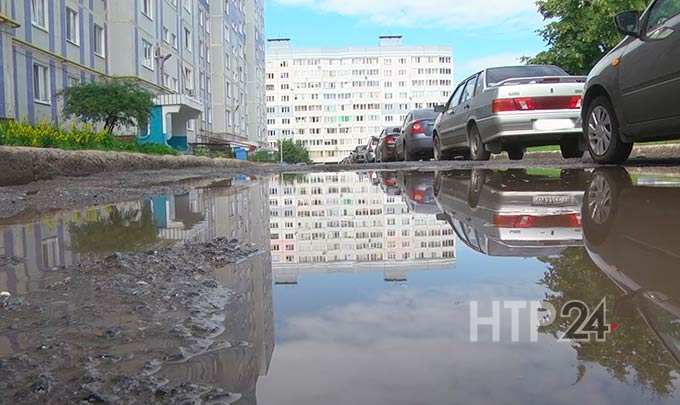 Внутридомовую дорогу на проспекте Мира в Нижнекамске отремонтируют только через два года