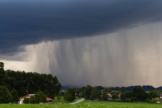 Дождь, гроза и шквалистый ветер: татарстанцев предупреждают о резком изменении погоды