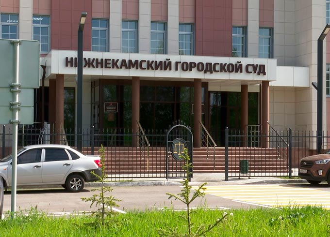 В Нижнекамске начался суд над женщиной, обвиняемой в убийстве отца её сожителя
