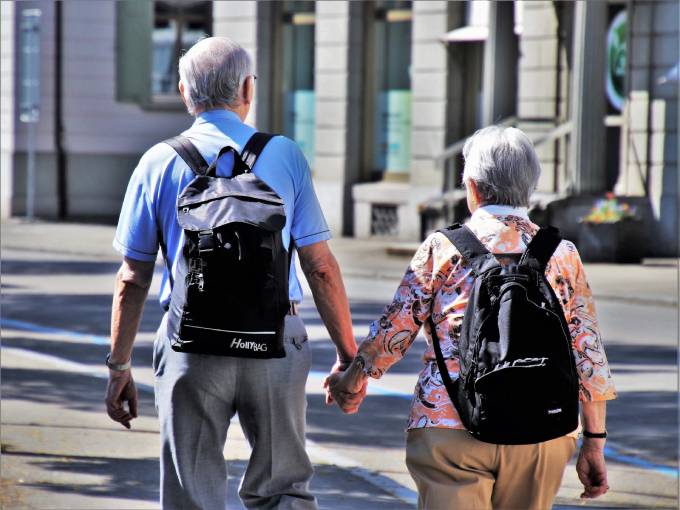 С августа повысят пенсии работающим пенсионерам
