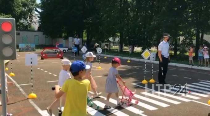Нижнекамских дошкольников научили правилам дорожного движения