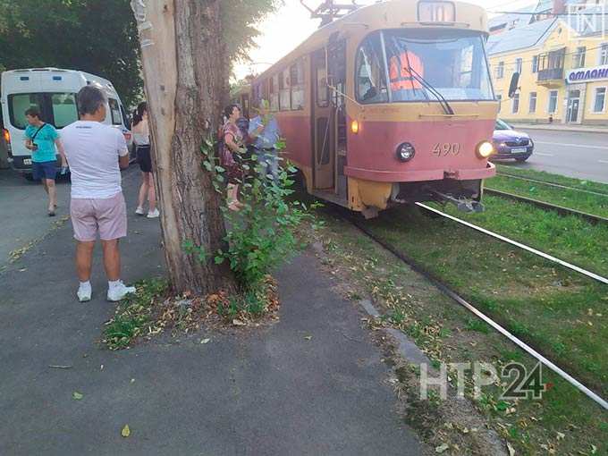 В России 18-летний парень попал под трамвай, когда пытался убежать от преследователя