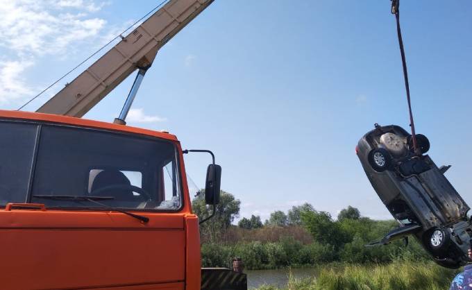 «Лада» вместе с водителем утонула в реке в Татарстане