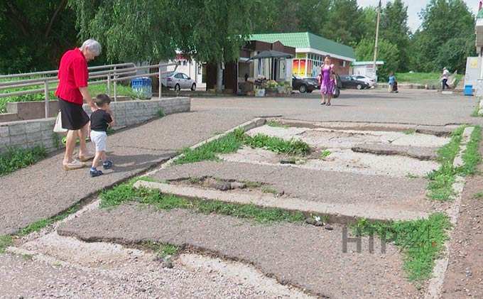 В ближайшее время нижнекамцам пообещали восстановить обрушенную лестницу на ул.Гагарина