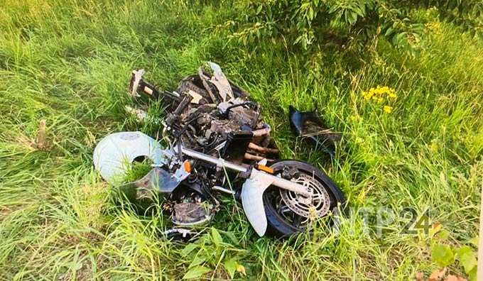 В Нижнекамске мотоциклист вылетел в кювет после столкновения с «Матизом»