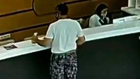 В Татарстане посетитель МФЦ «приватизировал» антисептик, его сняли на видео - НТР 24