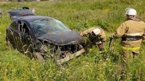 На трассе в Татарстане вылетели в кювет два автомобиля, погиб 20-летний водитель