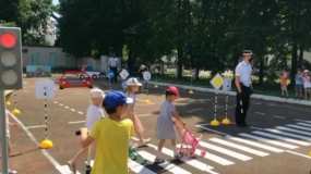 Нижнекамских дошкольников научили правилам дорожного движения