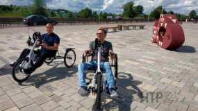 Спортсмены-колясочники из Челнов приехали в Нижнекамск, чтобы покататься на хэндбайках