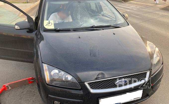 В Нижнекамске подросток на самокате переезжал дорогу на «красный» и попал под машину