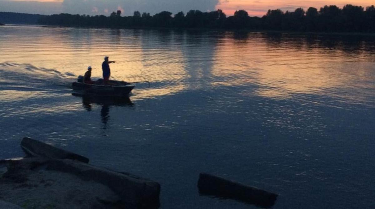 В Нижнекамске мужчина утонул в реке, пытаясь спасти девушку