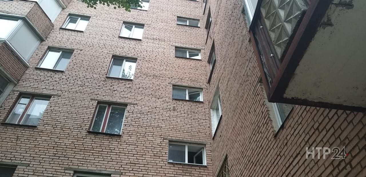 В Челнах женщина угрожала сожителю спрыгнуть с балкона вместе с их ребёнком