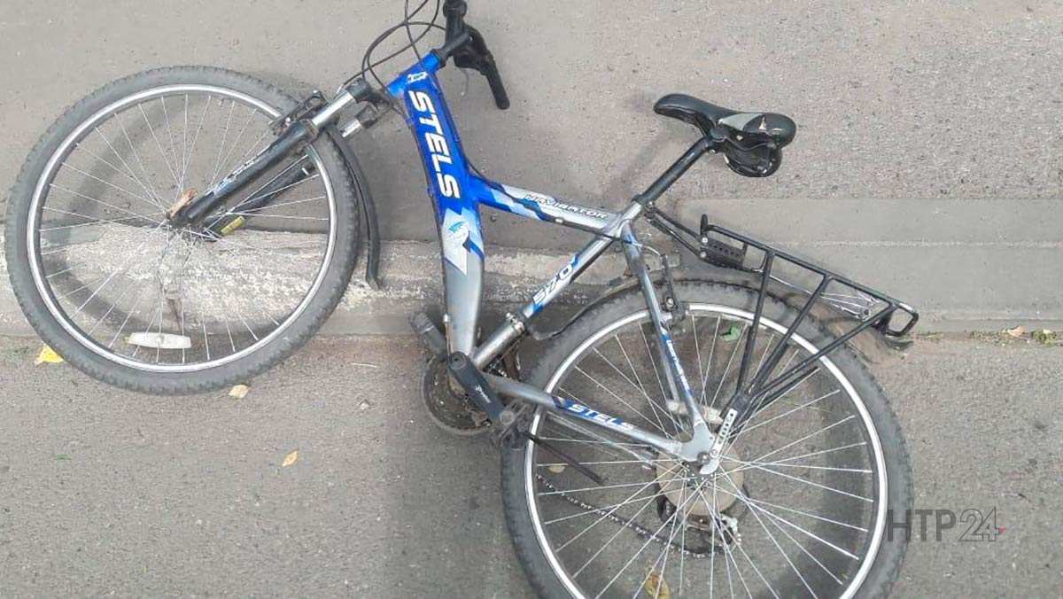 В Нижнекамске 30-летний велосипедист нарушил ПДД и попал под машину