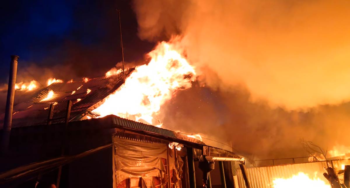 В челнинском посёлке сгорели 3 дома и 6 построек: пострадал подросток