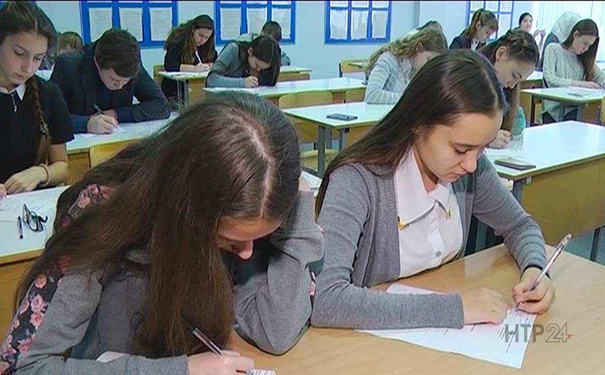 С начала нового учебного года в российских школах изменится время начала уроков