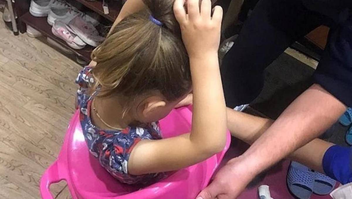 В Татарстане маленькая девочка застряла в детском сиденье для унитаза