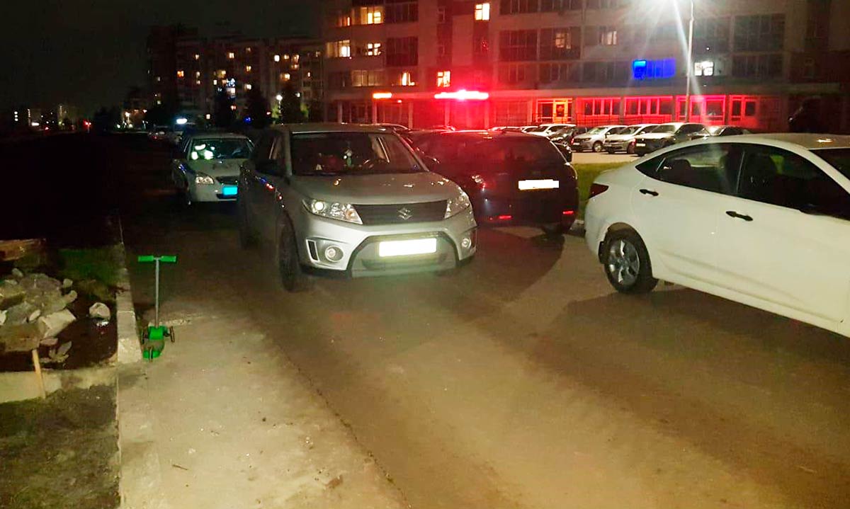 В Нижнекамске под машину попал пятилетний ребёнок на самокате