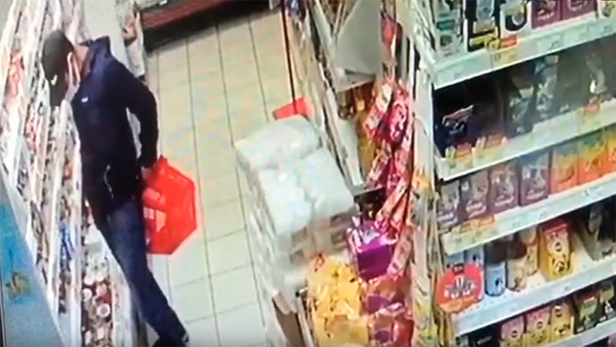 В Нижнекамске мужчина украл продукты и попал на камеры видеонаблюдения