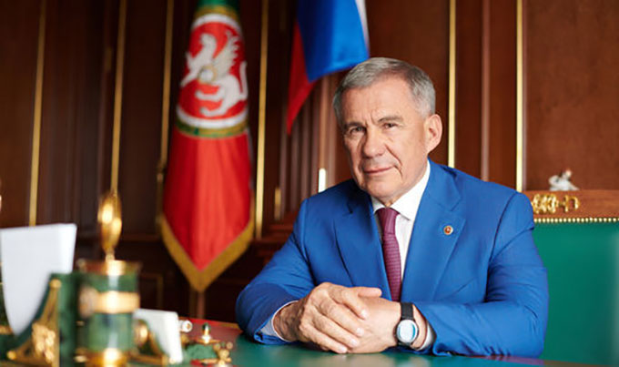 Минниханов поздравил татарстанцев с Днём республики
