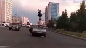 Владелец «ВАЗа» устроил в Татарстане покатушки на крыше