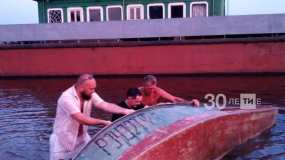 В Татарстане лодку с людьми захлестнуло волной от теплохода, она начала тонуть
